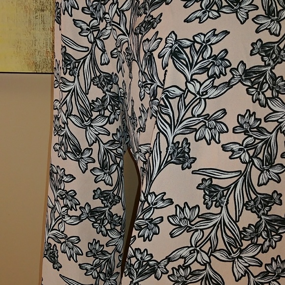 WORTHINGTON RUFFLE SLEEVE & HEM PRINT Beautiful Print Flare Sleeve - Picture 5 of 6